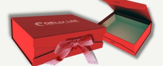 Photo box with ribbon ; Red