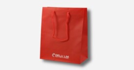 Bolsa de papel en color único más logotipo – Mate rojo