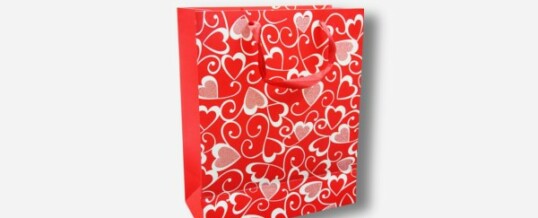 Bolsa de papel con corazones